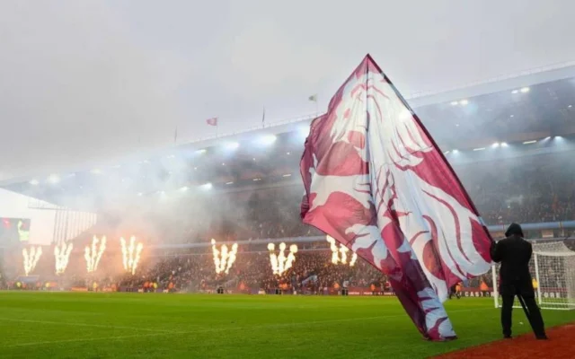 Aston Villa demandará a Jamie Carragher por insultos