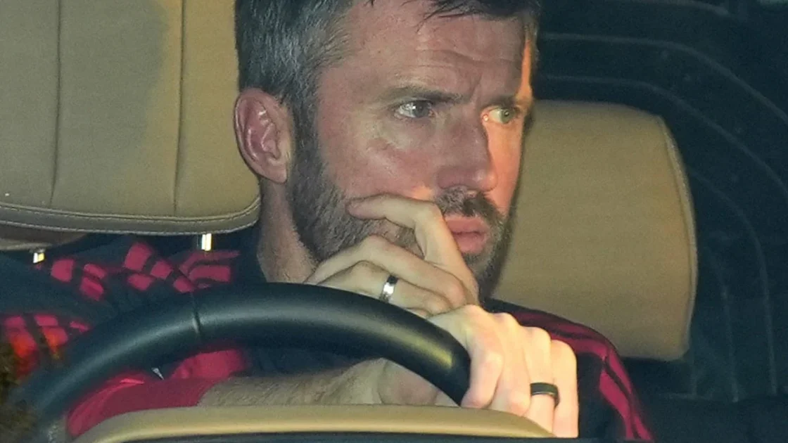 Carrick sigue en el banquillo y busca salvar su puesto