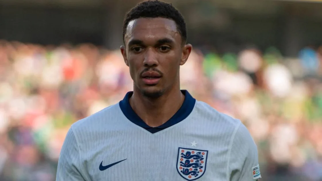 Carragher acogería de vuelta a Alexander-Arnold en Liverpool