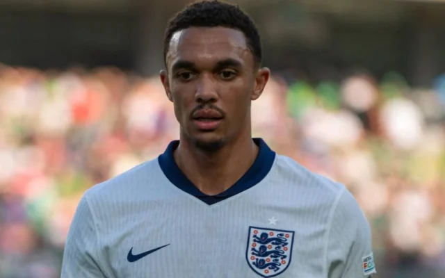 Carragher acogería de vuelta a Alexander-Arnold en Liverpool