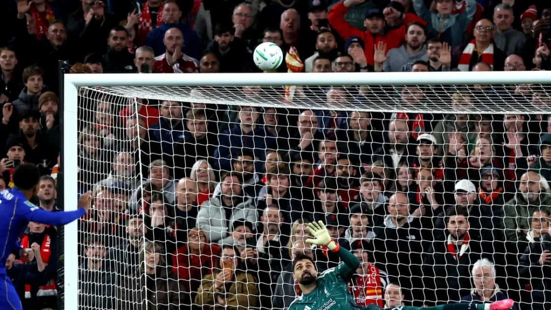 El Liverpool elimina al Chelsea en penaltis en la Carabao Cup