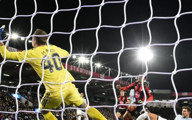 Bournemouth y Sunderland avanzan a cuartos de la Carabao Cup