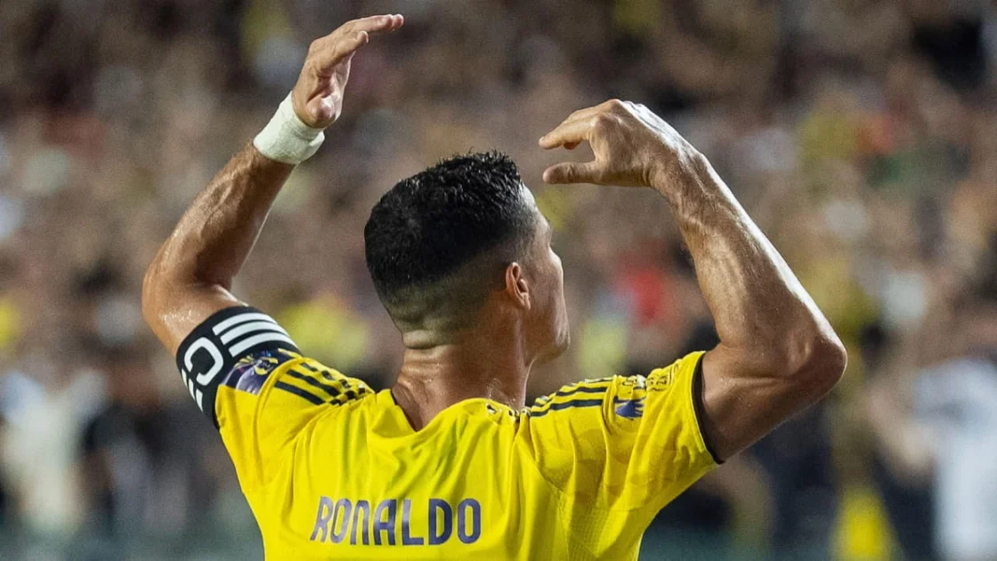 Al-Nassr 5-3 Al Kholood: Triplete de Ronaldo y más cerca de 1.000 goles