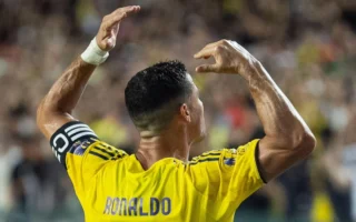 Al-Nassr 5-3 Al Kholood: Triplete de Ronaldo y más cerca de 1.000 goles