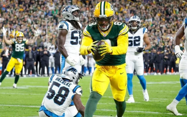 Josh Jacobs defiende su celebración de esposas con Packers