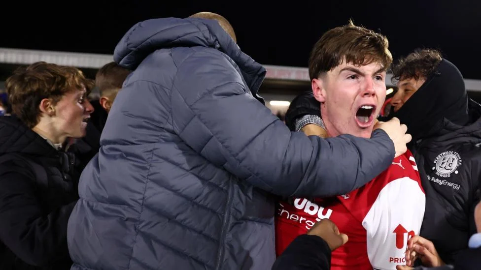 Fleetwood Town sorprende al Arsenal y avanza en la Carabao Cup
