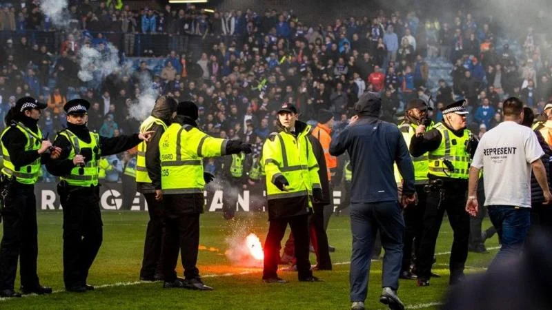 Sanción de estadios cerrados para Celtic y Rangers en Copa