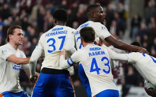 McInnes defiende a Emmanuel Fernandez antes de semifinal