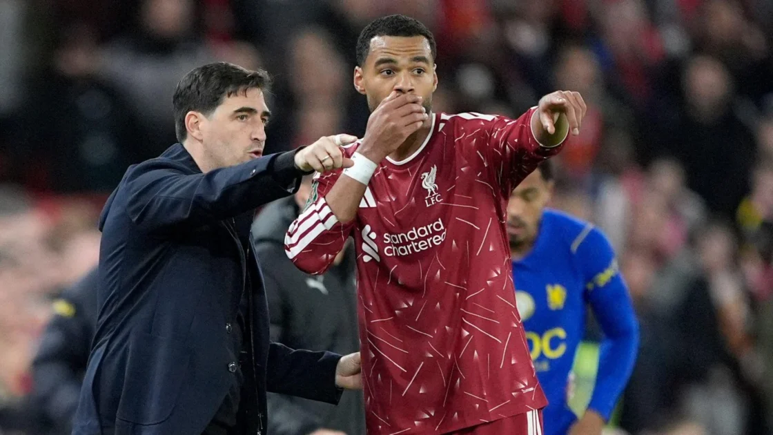 Liverpool vence al Chelsea pero sus delanteros son criticados