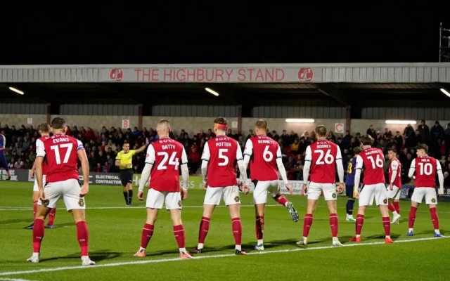 Interrupción insólita por un dron en el Fleetwood vs Arsenal