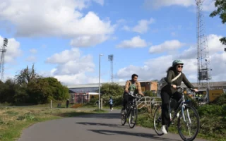 ¿Deben los clubes de fútbol premiar la movilidad ecológica?