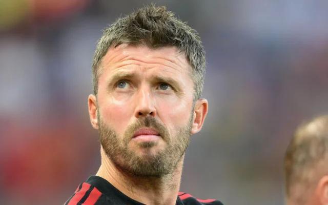 Michael Carrick responde a las críticas sobre su puesto en el United