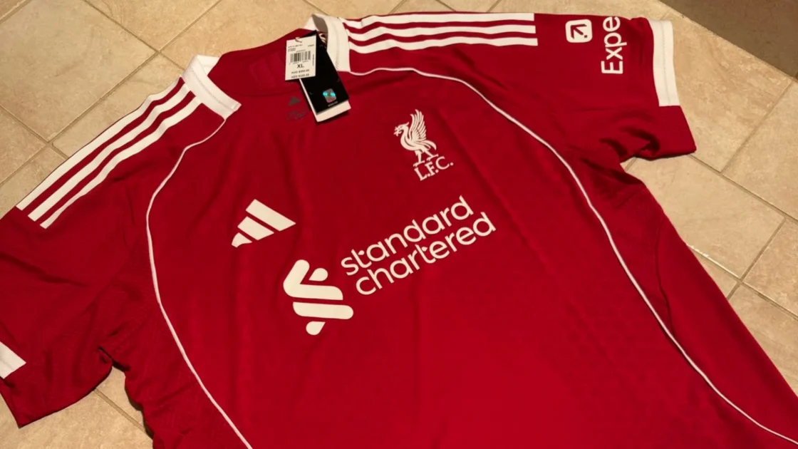 Adidas rebaja camisetas de Arsenal, United y Liverpool a £40