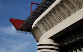 Inter y Milan presentan el nuevo San Siro en medio de protestas