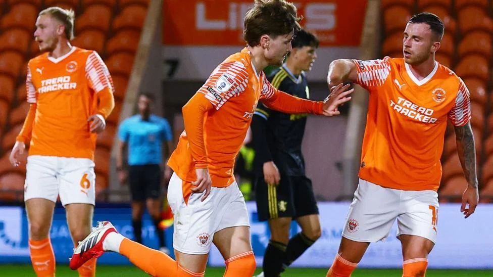 Blackpool vence al Aston Villa y Port Vale golea al City
