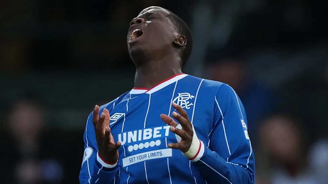 El joven talento que podría acabar con la carrera de Gassama en Rangers