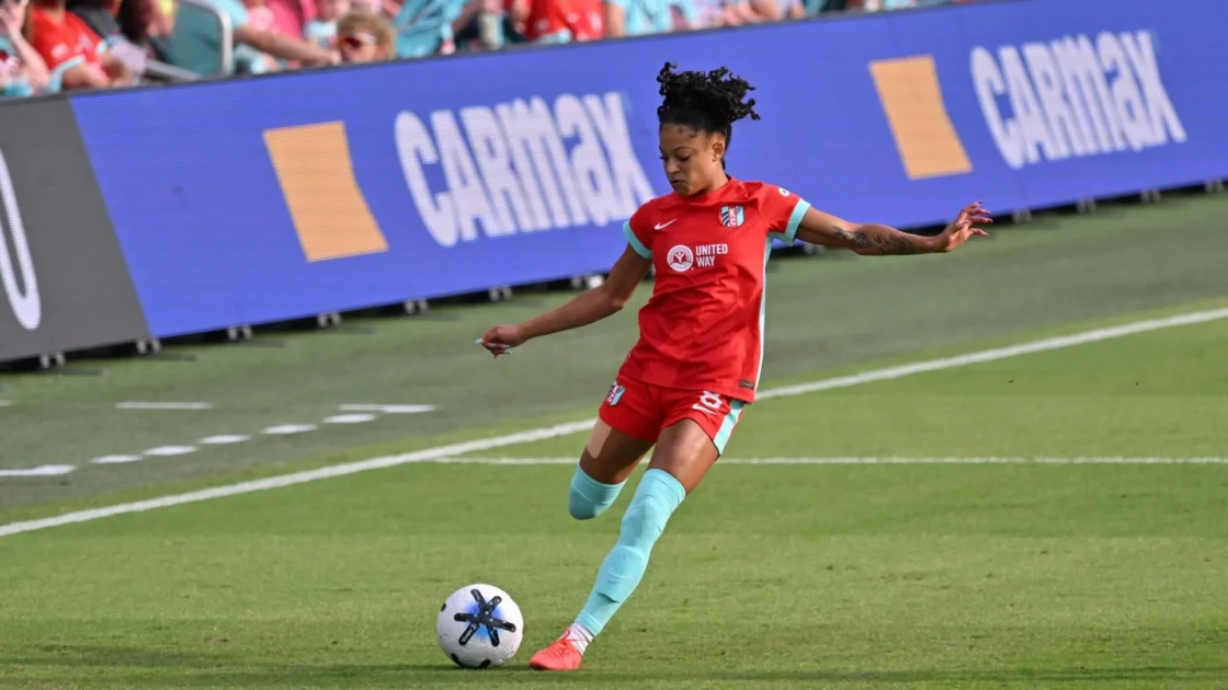 Croix Bethune bate récord de asistencias en la NWSL
