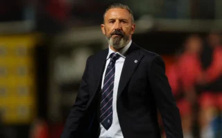Derek McInnes elogia la mentalidad de Olwethu Makhanya