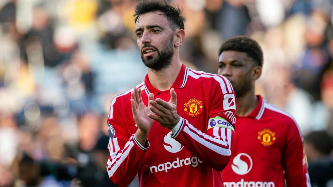 Carrick busca calma en el Man. United tras cita clave