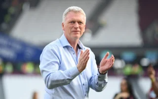 Everton y Crystal Palace compiten por Tiago Gabriel